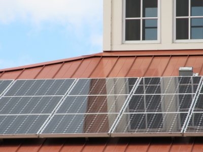 Como instalar painéis solares em casa - para ajudar o planeta e o seu bolso