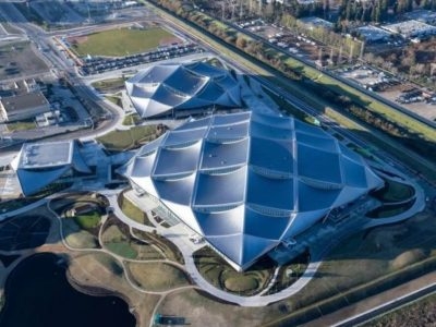 Google inaugura campus com 90 mil painéis solares em teto de “escama”