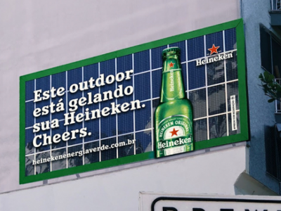 Novos outdoors da Heineken gelam cerveja através de energia solar
